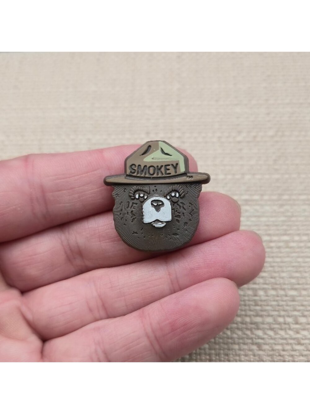 Vintage Smokey the Bear Head Brown Plastic US Forest Service Lapel Pin A8912